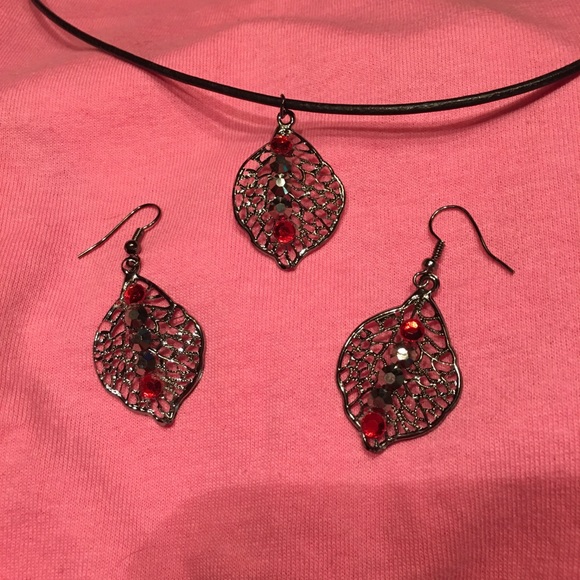 Gorgeous necklace & earrings set light weight NWT - Picture 1 of 8